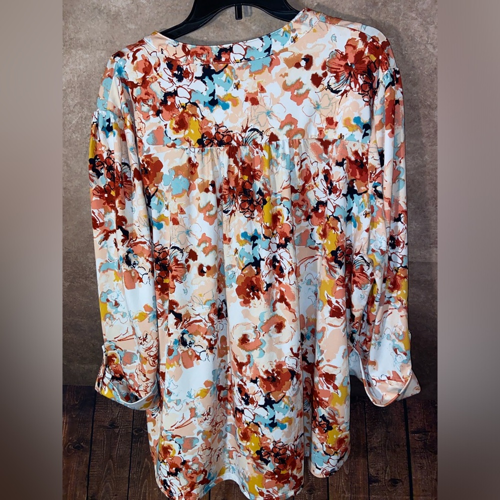 New Directions~Size 2X~Multi Color Floral top~Pleated bodice, flowy bottom~EUC - Picture 2 of 5